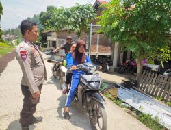 Personil Polsek Tutar Polres Polman Laksanakan Patroli di Desa Poda-poda, Cegah Gangguan Kamtibmas